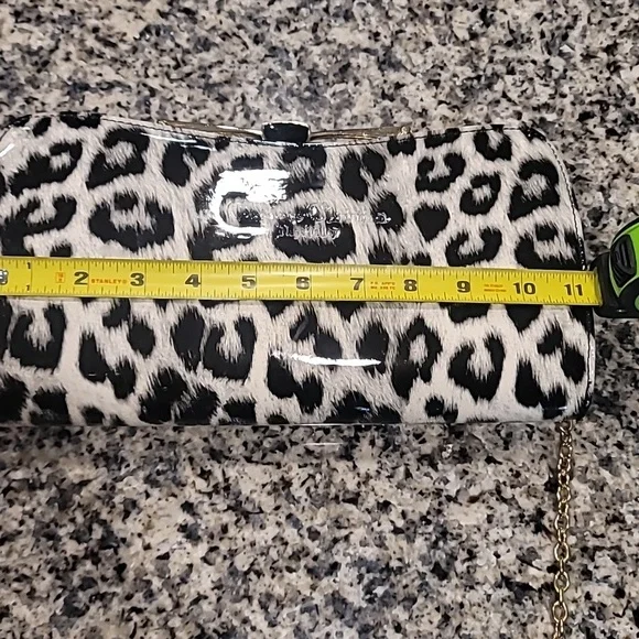 Retro style crossbody clutch - Picture 12 of 15